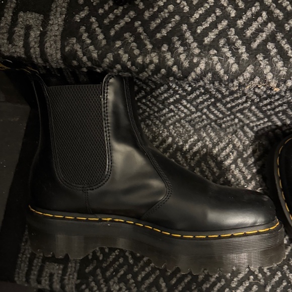 Dr. Martens Smooth Leather Platform Chelsea Boots 2976 - Picture 5 of 8